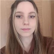 Soy una estudiante de comunicación audiovisual a la que le apasiona la docencia y los niños.